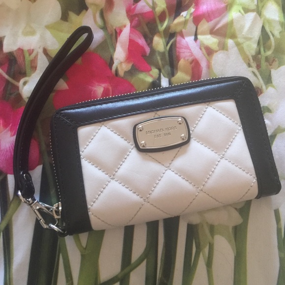 Michael Kors Handbags - MK Hamilton quilt ZA Continental